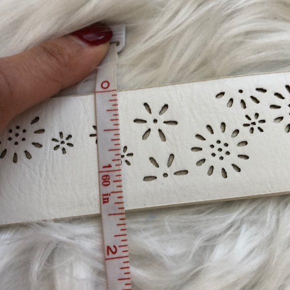 NWT INC White Butterfly Cutout Belt - Picture 5 of 5